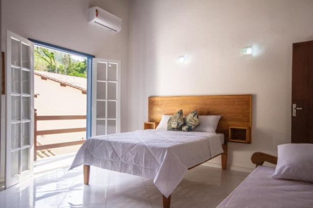 Casa em Vila com Piscina e Acesso à Cachoeira - Paraty