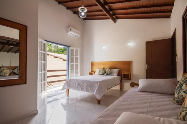 Casa em Vila com Piscina e Acesso à Cachoeira - Paraty