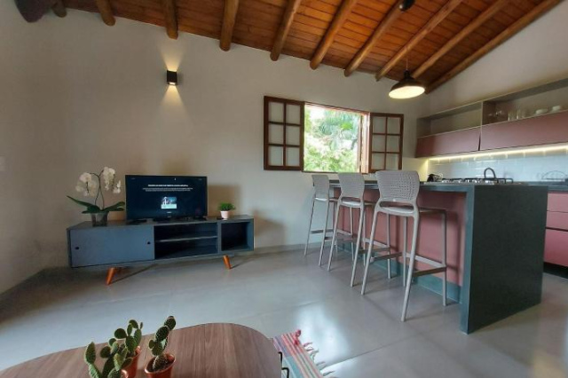 Sapeca - Novo Flat c/ piscina, 50mts da praia, churrasqueira privativa, ar con, wi-fi, netflix. 4pes - Paraty