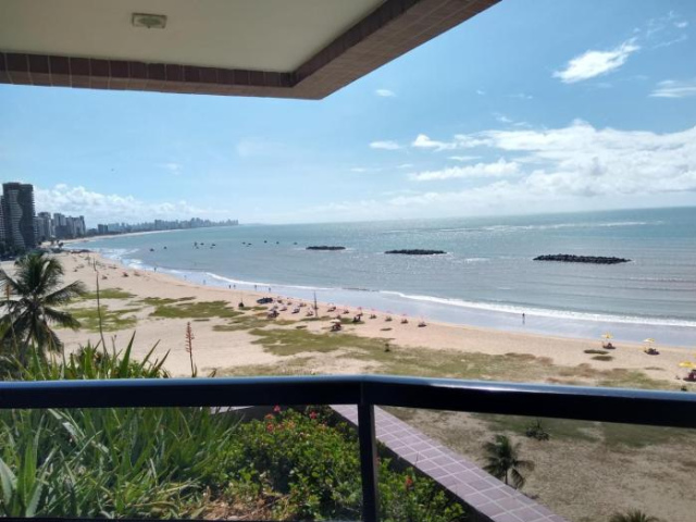 Charmoso Apartamento com Varanda à Beira Mar - 勒西菲