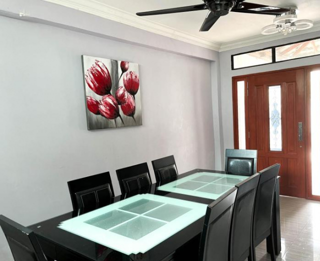Muar Homestay [Located at Sabak Awor Seafood Court] - Muar