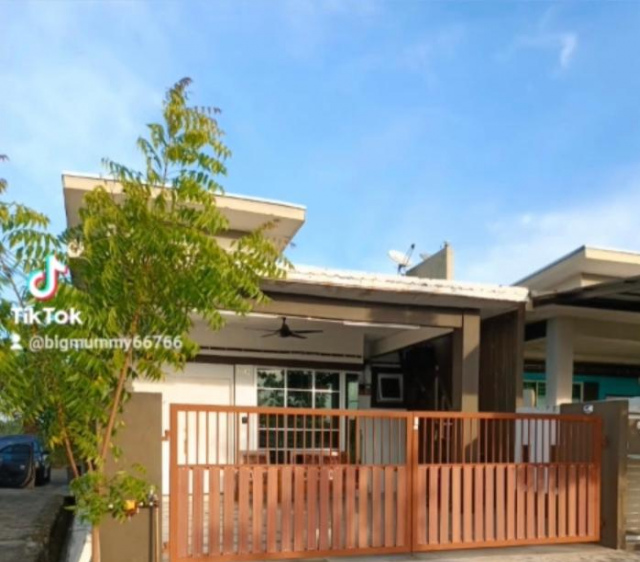 Sobey Laris Homestay Impiana - Kluang