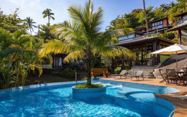 Casa em condomínio na Ilhabela a poucos metros da praia do Siriúba da Vila - Ilhabela