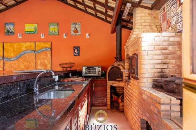 Area Gourmet com Piscina Casa alto padrão 5 suítes 200 metros da praia - Buzios