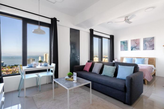 De Pastel Studio - SeaView at 218 Tropicana NEAR Komtar Food Heaven Heritage with Netflix & TV Box - 檳城