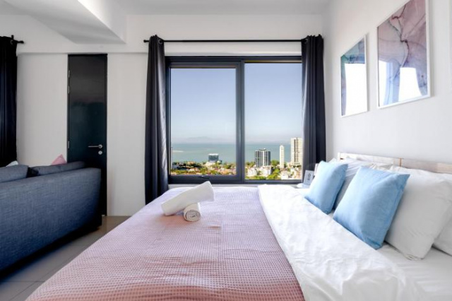 De Pastel Studio - SeaView at 218 Tropicana NEAR Komtar Food Heaven Heritage with Netflix & TV Box - 檳城