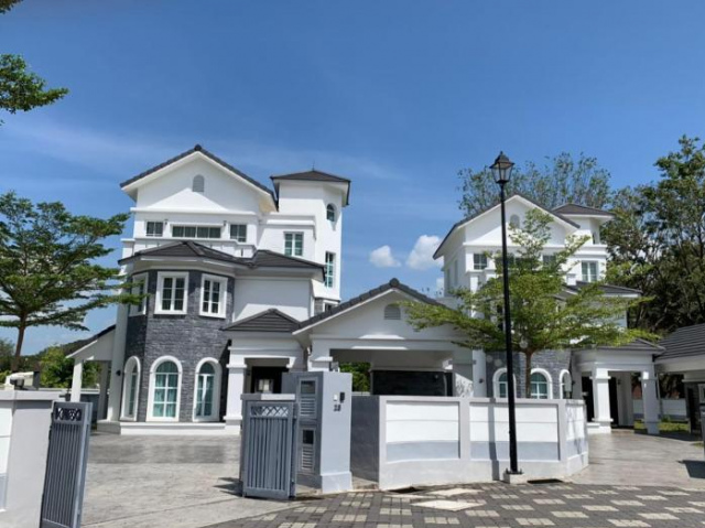 Turf Resort Penang - 4 Bedrooms Bungalow - Penang