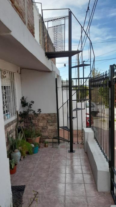Departamento grande próximo terminal y hospitales - 哥多華