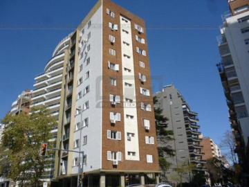 AMPLIO DEPARTAMENTO FRENTE AL RIO