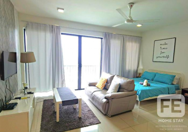 Netflix Wifi Trefoil Homestay Setia Alam FE Studo for 2 pax - Shah Alam