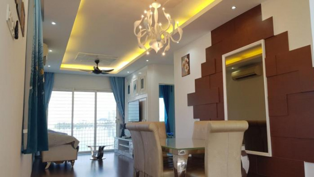 Lake Residence No73 - Classic Style, Cozy 1st Floor - Puchong
