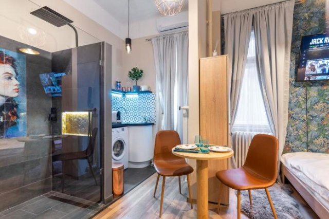 Economy Downtown Design Apartments - Free Parking - Balcony - Super Public Transport - AC - Budapest