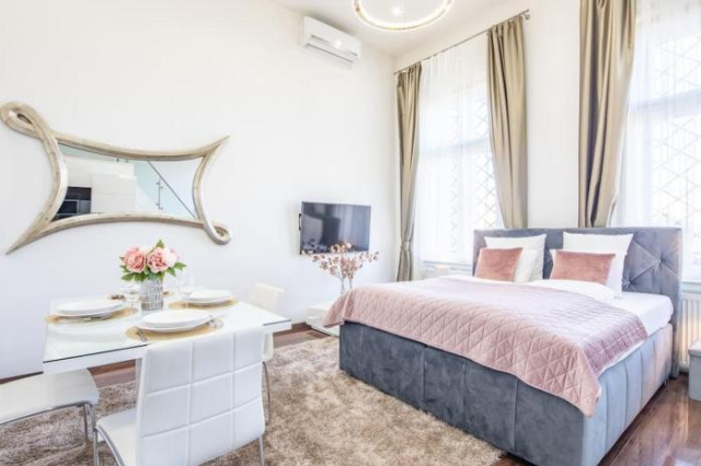 Opera Luxury Studio Apartment - 布達佩斯
