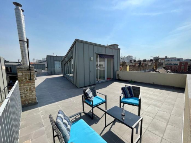 Penthouse w Private Rooftop and Free parking - 布達佩斯