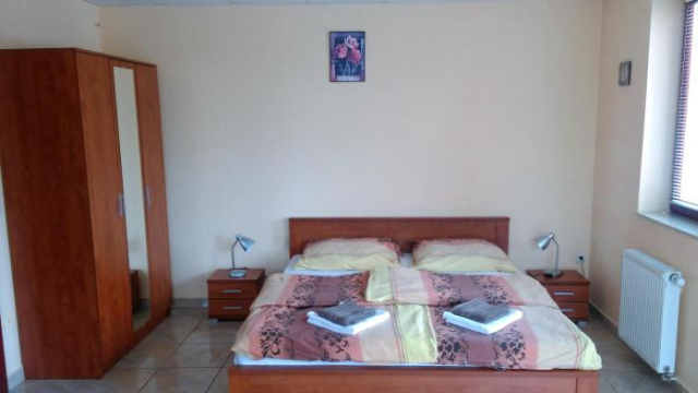 Lívia Apartman - 比克