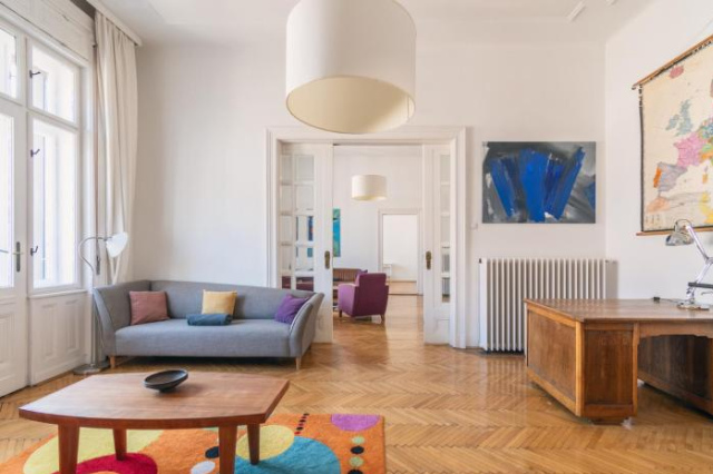 Sunny, Airy, Artsy & Authentic Loft with Balcony - Pest County