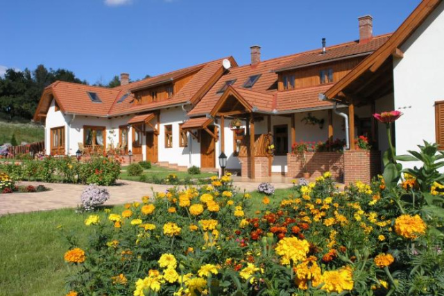 Faruzeri Wingaz Bompota Inn - Orseg