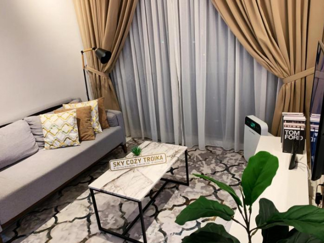 SKY COZY TROIKA, KB CITY VIEW, WiFi, Netflix, 4-6 Pax - 哥打巴魯