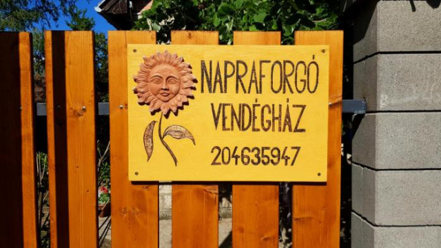 Napraforgó Vendégház - Lake Velence