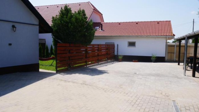 Idill Apartmanház B&B - Lake Tisza