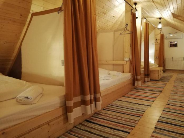 Zozo Hostel - 布拉索夫