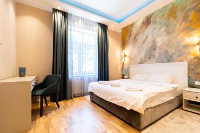 Black Gate - Quiet Studio in the Heart of Old Town with Free Private Secured Parking - Brasov