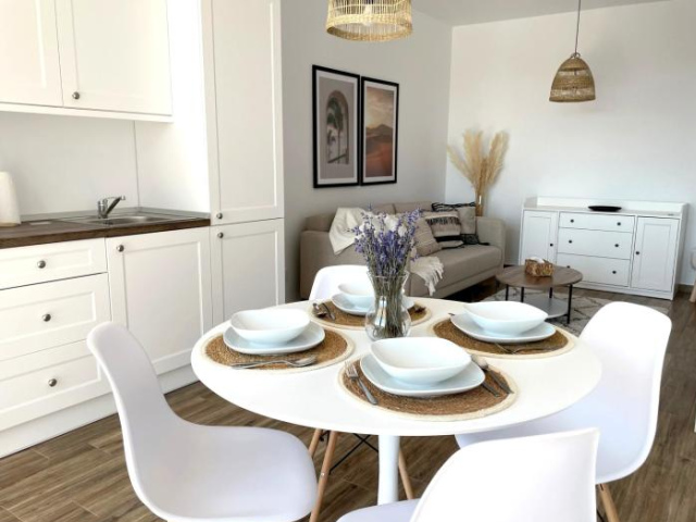 The Palm 1 Apartment - free parking, central, self check-in - Oradea