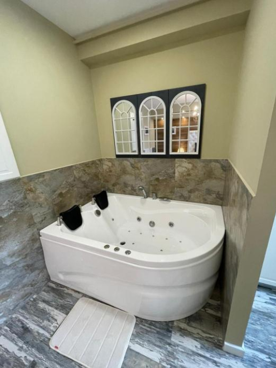 Romantic Jacuzzi Chic Apartment - Sinaia