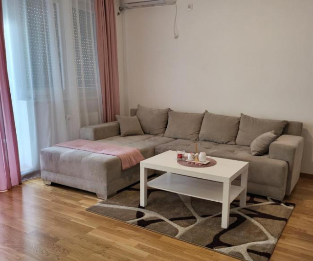 Apartman Hrast NS - 諾維薩德