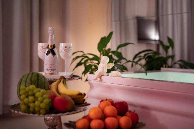Sensual Luxury SPA Suite Private Jacuzzi & Sauna for Couples - Poznan
