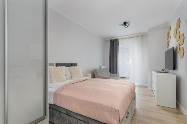 Stylish & Comfy Garbary Apartments with Parking by Renters - Poznan