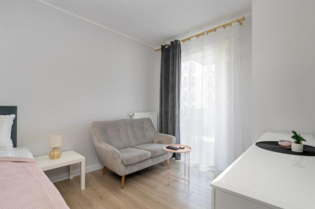Stylish & Comfy Garbary Apartments with Parking by Renters - Poznan