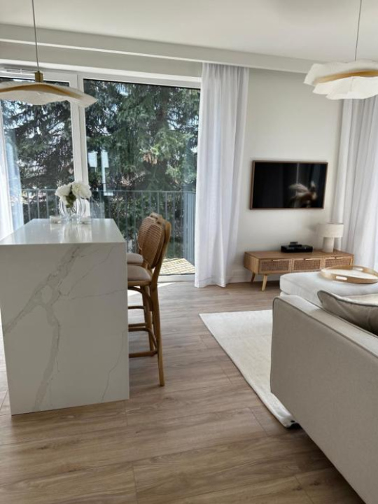 White Apartment 5 min AIRPORT - Poznan