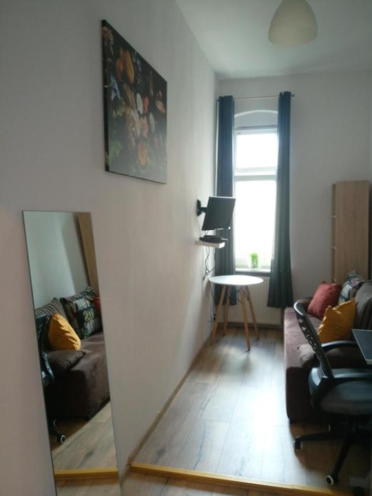 Hostel Tulip - pokój nr 8 ze wspólną łazienką i kuchnią - Szczecin