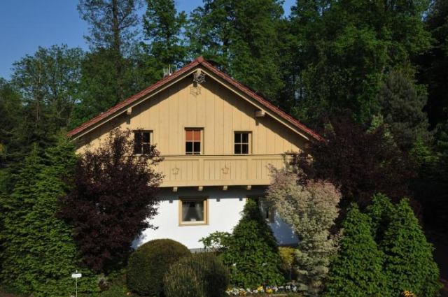 Tyrolska Zagroda - apartament 50m2 z własnym balkonem lub tarasem, blisko sklep, dobry dojazd, duży parking, PKP 15min, PKS 5min - Karpacz