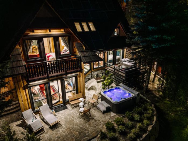 Villa Swiss z jacuzzi, sauną i bilardem - 考斯賽力克
