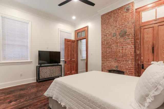 Canal Street Mini Mansion Sleeps 15 - 紐奧良