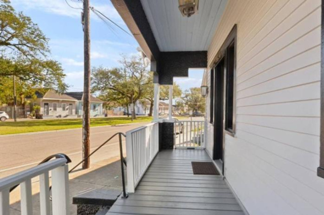 Fabulous Franklin 2BD steps from St Claude Ave - New Orleans