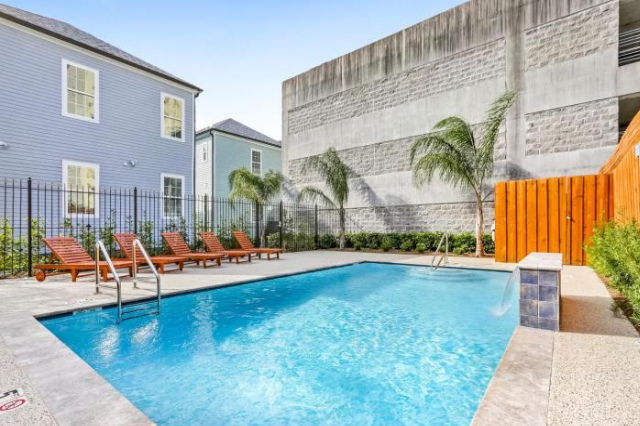 Hosteeva Spacious Condo Ideal for Family Gatherings & Special Occasions - New Orleans