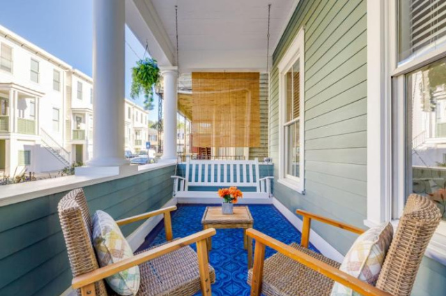 Southern Charmer-Historic District Downtown-Peaceful Private Porch-Walk Score 90!! - Savannah
