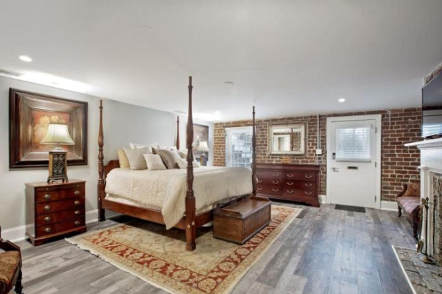 Restored Historic Home 5 bedroom 4 and a Half Bath - Savannah