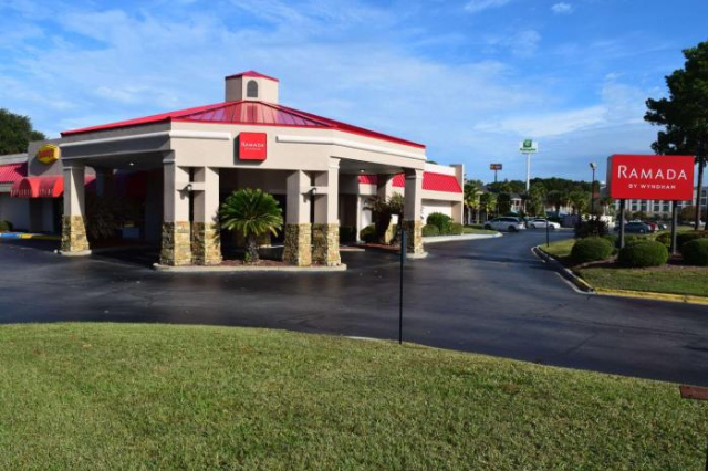 Ramada by Wyndham Savannah Gateway - Savannah