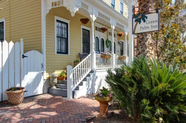 Green Palm Inn - Savannah