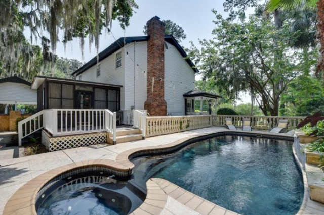 Chic Georgia Getaway with Pool and Deck, Near Beaches! - 薩凡納