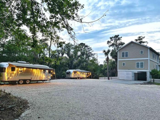 Large 4bed/4bath Home + 2 Airstream Glampers & Spa Midway to Tybee Beach & Downtown Savannah with Fa - Savannah