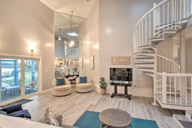 Riverfront Savannah Getaway with Pool and Dock! - Savannah