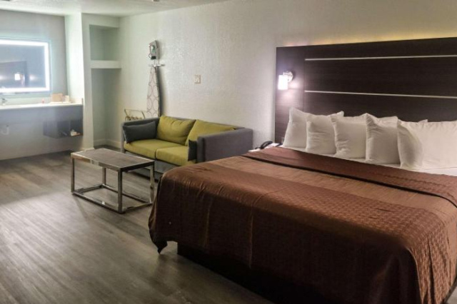 Travelodge by Wyndham San Antonio Lackland AFB - San Antonio