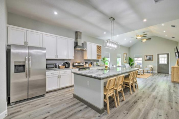 Stylish San Antonio Hideaway with Cowboy Pool!