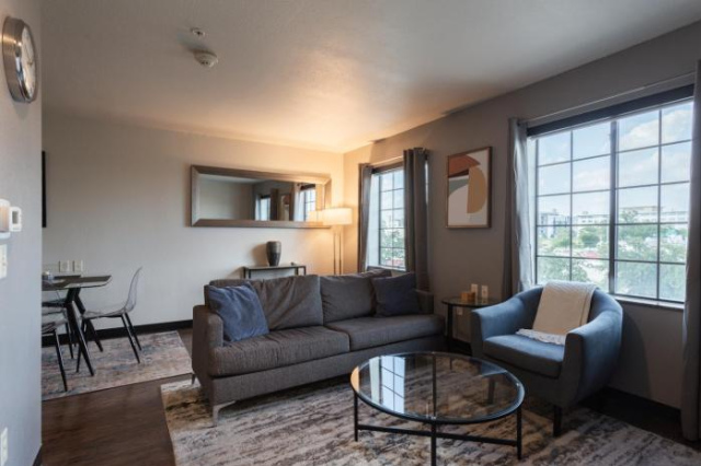 Cozy Apartment by La Cantera & Rim - San Antonio