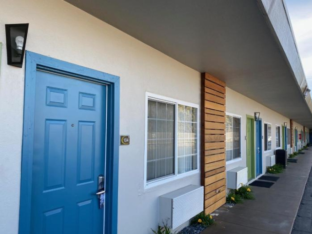 Super 8 by Wyndham Monterey - Monterey